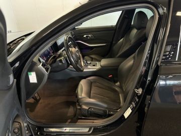 BMW 3 Serie Touring 320i M SPORTPAKKET-ACC-SPORTSTOELEN-CAMERA-COMPLEET