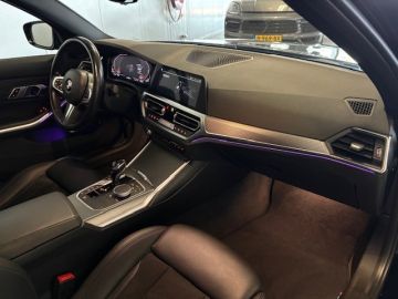 BMW 3 Serie Touring 320i M SPORTPAKKET-ACC-SPORTSTOELEN-CAMERA-COMPLEET
