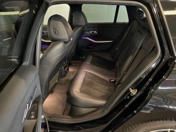 BMW 3 Serie Touring 320i M SPORTPAKKET-ACC-SPORTSTOELEN-CAMERA-COMPLEET