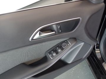 Mercedes-Benz A-Klasse 180 Business Solution Navigatie, Achteruitrijcamera, Pdc V/A,Spor