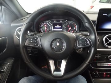Mercedes-Benz A-Klasse 180 Business Solution Navigatie, Achteruitrijcamera, Pdc V/A,Spor