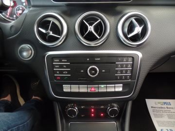 Mercedes-Benz A-Klasse 180 Business Solution Navigatie, Achteruitrijcamera, Pdc V/A,Spor