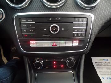 Mercedes-Benz A-Klasse 180 Business Solution Navigatie, Achteruitrijcamera, Pdc V/A,Spor