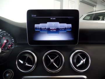 Mercedes-Benz A-Klasse 180 Business Solution Navigatie, Achteruitrijcamera, Pdc V/A,Spor