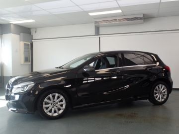Mercedes-Benz A-Klasse 180 Business Solution Navigatie, Achteruitrijcamera, Pdc V/A,Spor