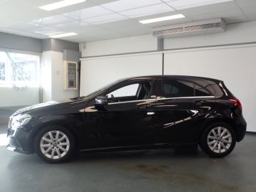 Mercedes-Benz A-Klasse 180 Business Solution Navigatie, Achteruitrijcamera, Pdc V/A,Spor