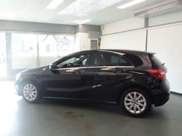 Mercedes-Benz A-Klasse 180 Business Solution Navigatie, Achteruitrijcamera, Pdc V/A,Spor