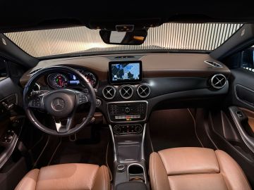 Mercedes-Benz GLA 250 Urban-PANORAMA-MEMORY-360 CAMERA-TREKHAAK-COMPL.