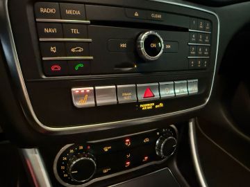 Mercedes-Benz GLA 250 Urban-PANORAMA-MEMORY-360 CAMERA-TREKHAAK-COMPL.