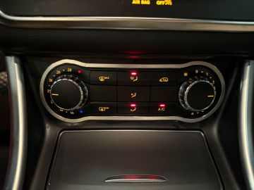 Mercedes-Benz GLA 250 Urban-PANORAMA-MEMORY-360 CAMERA-TREKHAAK-COMPL.