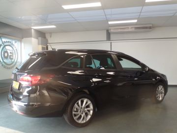 Opel Astra Sports Tourer 1.2 Business Edition 110pk Navigatie, Achteruitrijc