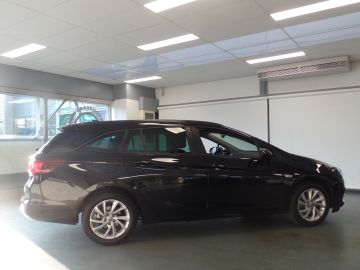 Opel Astra Sports Tourer 1.2 Business Edition 110pk Navigatie, Achteruitrijc