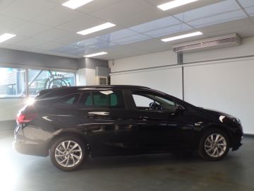 Opel Astra Sports Tourer 1.2 Business Edition 110pk Navigatie, Achteruitrijc
