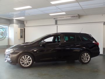 Opel Astra Sports Tourer 1.2 Business Edition 110pk Navigatie, Achteruitrijc
