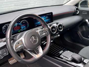 Mercedes-Benz A-Klasse 250 e AMG - Trekhaak - Accu garantie - Camera - Apple car play - 