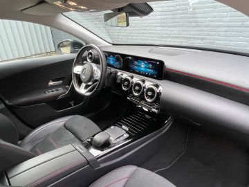 Mercedes-Benz A-Klasse 250 e AMG - Trekhaak - Accu garantie - Camera - Apple car play - 