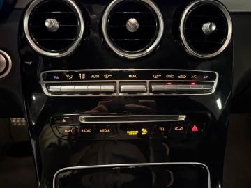 Mercedes-Benz GLC 250 4 Matic AMG STYLING-PANORAMA-DODEHOEK-SFEER-20 INCH MULTISPAA