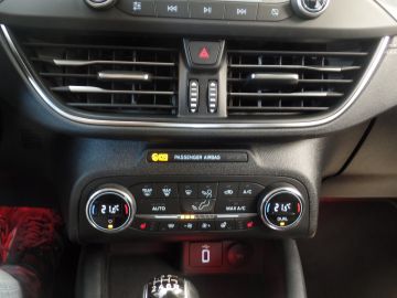 Ford Focus Wagon 1.0 EcoBoost Vignale 125pk, Full options!!, Navigatie, Acht