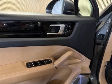 Porsche Cayenne Coupé 3.0 E Hybrid-BURMESTER-INNODRIVE-VIERWIELSTURING-LUCHT-PANO