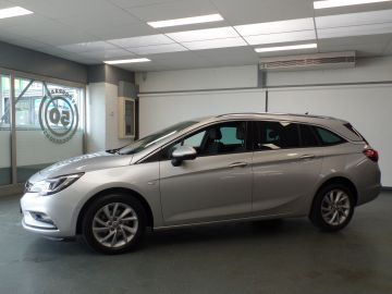 Opel Astra Sports Tourer 1.0 Turbo Innovation Navigatie, Achteruitrijcamera,