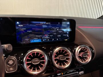 Mercedes-Benz B-Klasse 200 Progressive-MEMORY-PANORAMA-TREKHAAK-KEYLESS-COMPLEET