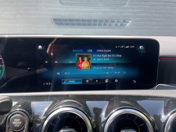 Mercedes-Benz A-Klasse 250 e AMG-Line - Trekhaak - Camera - Apple car play etc etc!