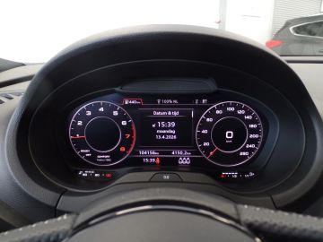 Audi A3 Limousine 30 TFSI Advance Sport S-LINE, Navigatie, Clima controle