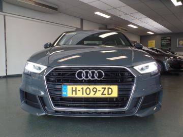 Audi A3 Limousine 30 TFSI Advance Sport S-LINE, Navigatie, Clima controle