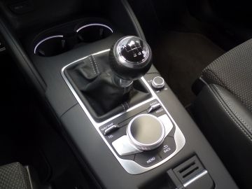 Audi A3 Limousine 30 TFSI Advance Sport S-LINE, Navigatie, Clima controle
