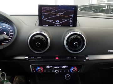 Audi A3 Limousine 30 TFSI Advance Sport S-LINE, Navigatie, Clima controle