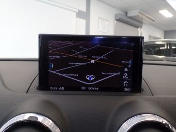 Audi A3 Limousine 30 TFSI Advance Sport S-LINE, Navigatie, Clima controle
